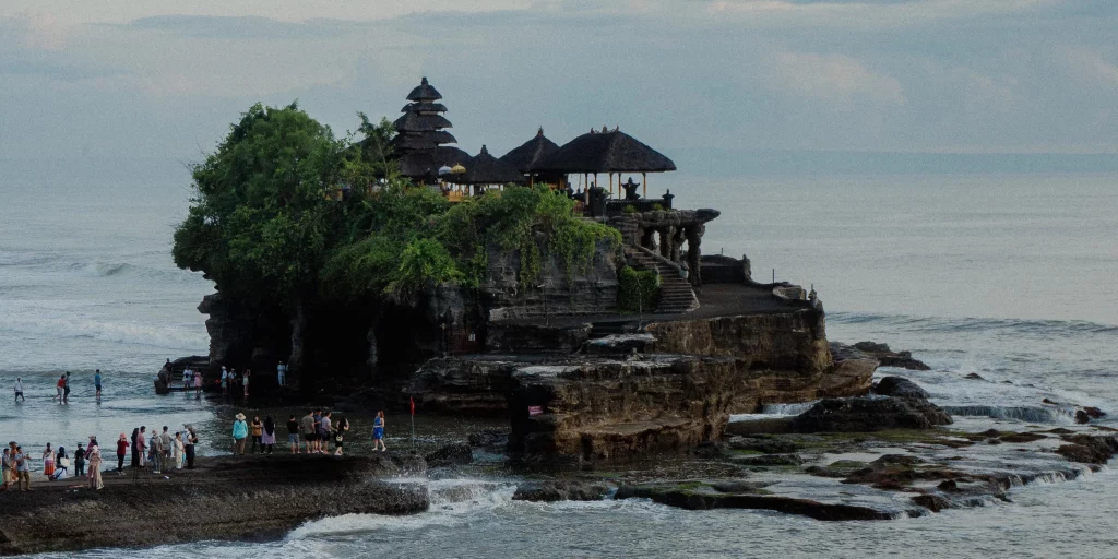 Image of the Tanah Lot Temple with the ocean in the background